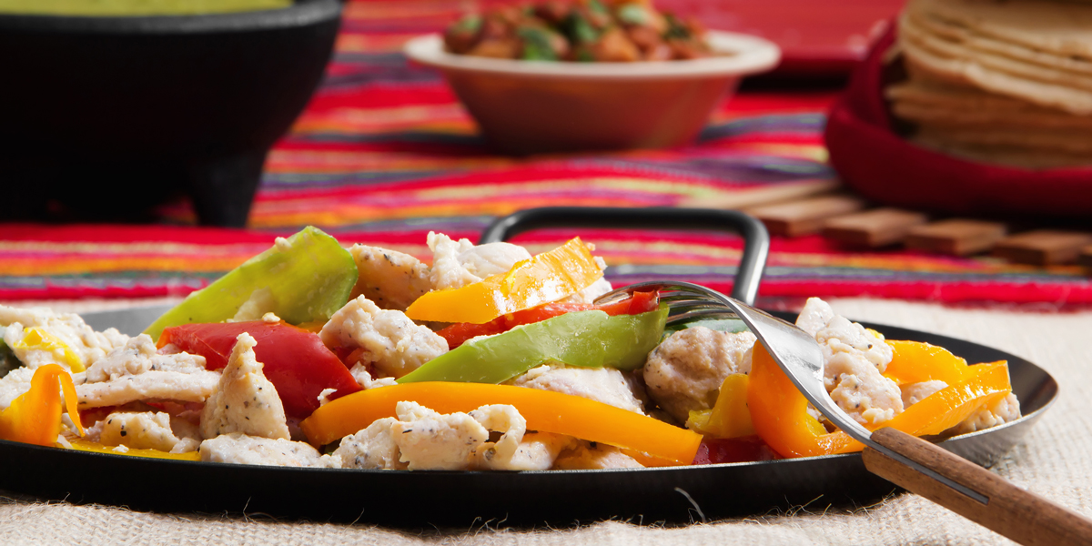 image of chicken fajita plate on restaurant table